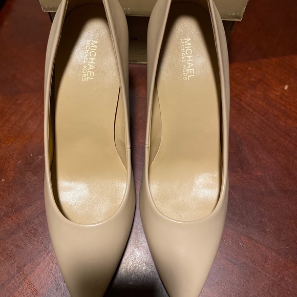 Michael Kors Pump size 7 - Picture 3 of 6